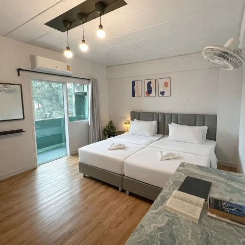 Standard Twin room with balcony