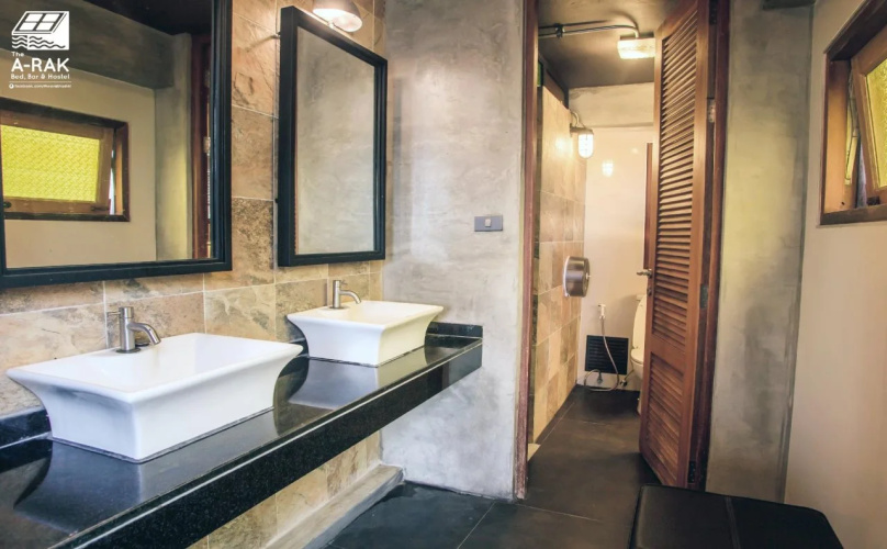 The Arak Bed Bar and Hostel