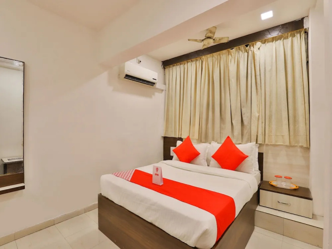 OYO 13141 Aniket Inn