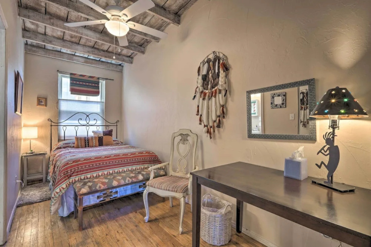 Authentic Adobe Abode < 1 Mile to Sante Fe Plaza!