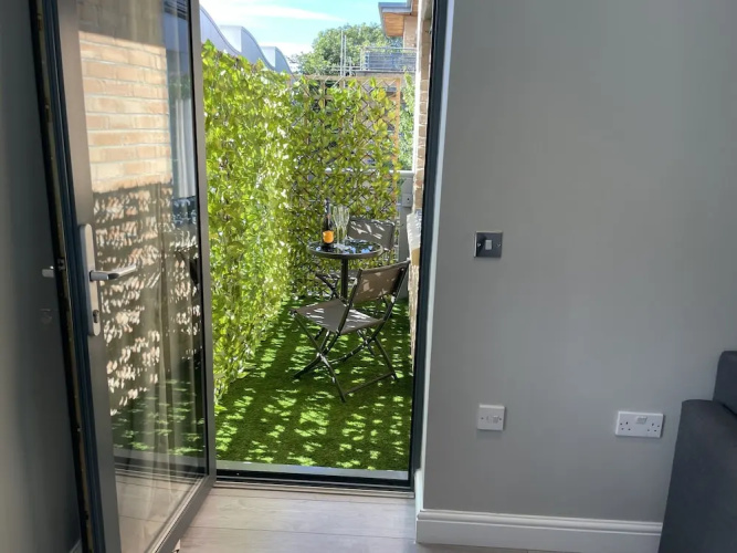 The Wesley Luxury City Apartment