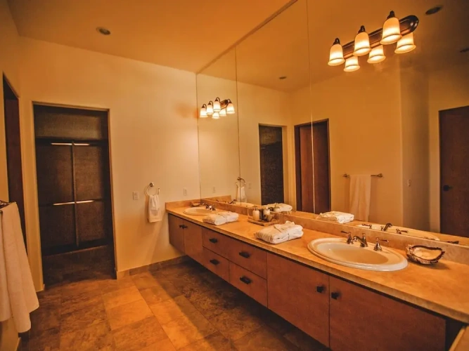 4 Bedrooms Luxury Villa