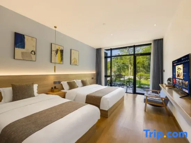 Standard Family room with view