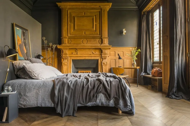 Grand room