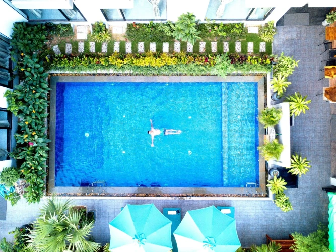 1 Bedroom Standard Quadruple Family room with balcony and with pool view