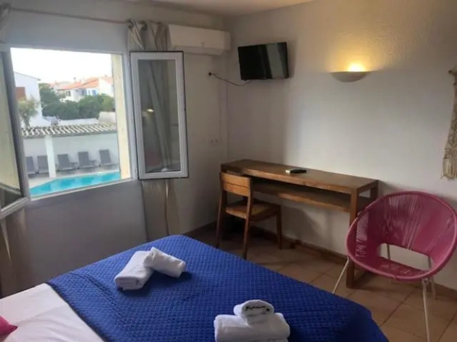 Standard Double room with land view