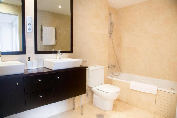2 Bedrooms Luxury Apartment