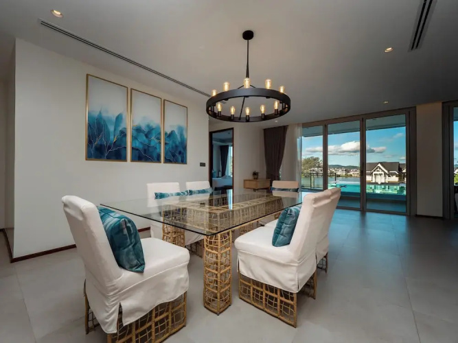 Beautiful Apt with a Pool