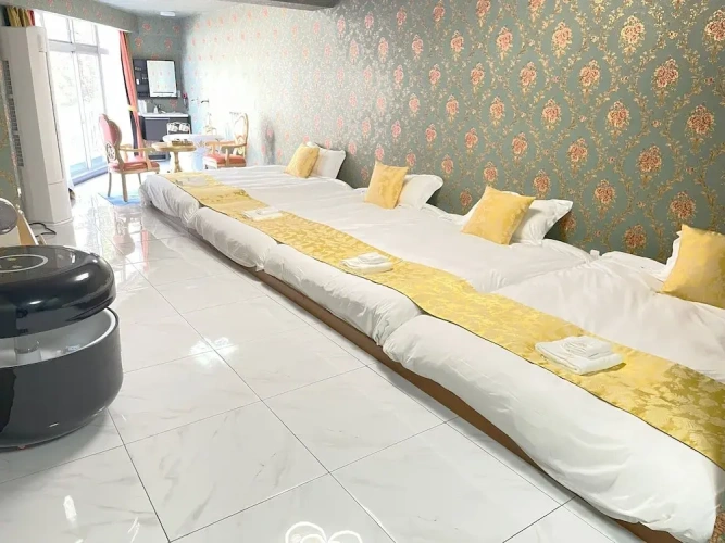 Quadruple Suite
