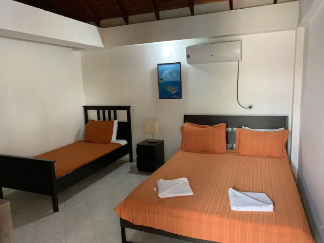 Standard Twin room with partial ocean view