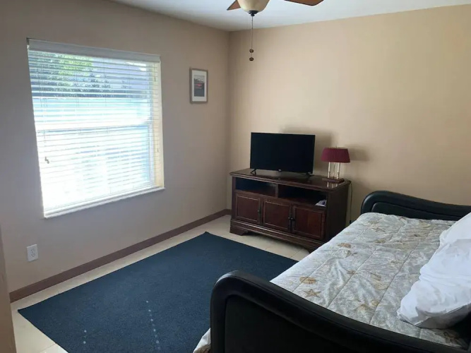 King BED Hottub Palm Coast