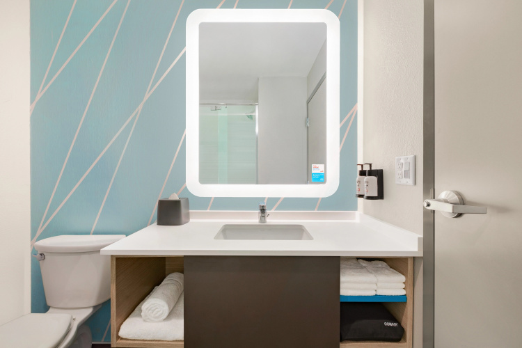 avid hotel Cedar Rapids South