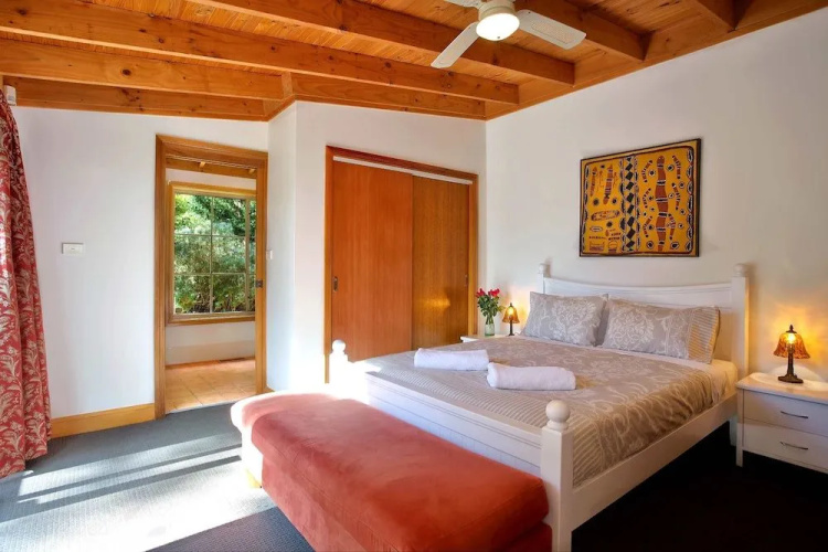 Narrow Neck Lodge