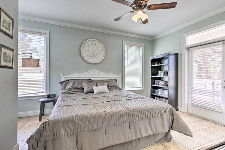 5 Bedrooms Cottage