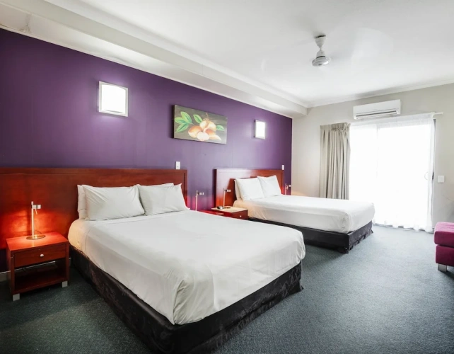 Standard Sextuple room with pool view
