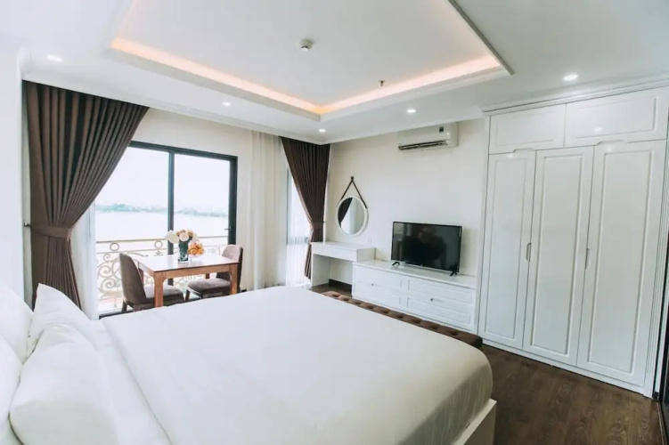 Queenie Hotel