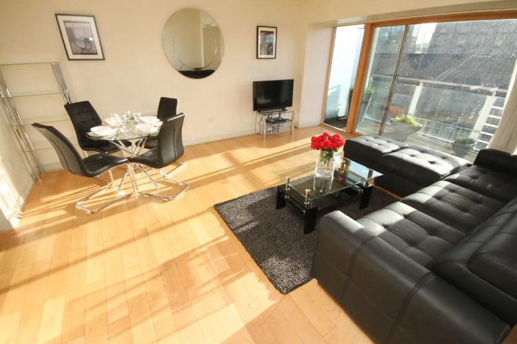 Hanover Dock Suite