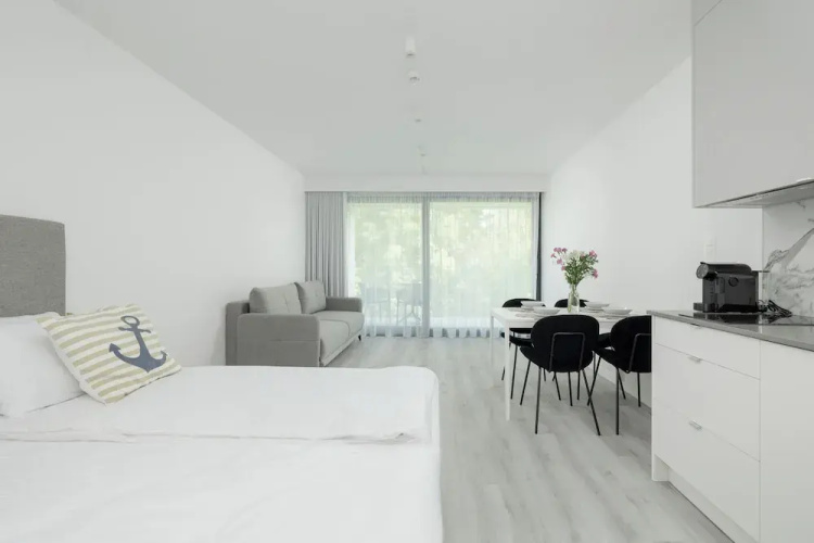 Air-conditioned Studio for 4 by Renters
