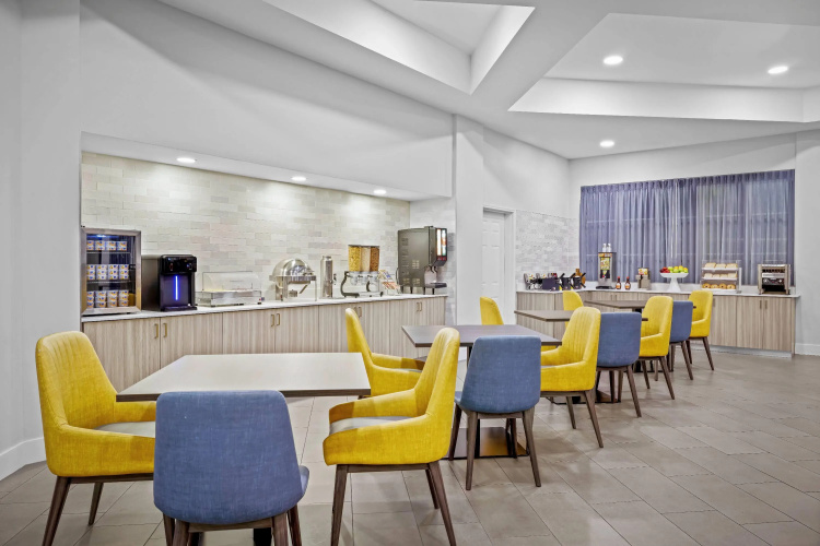 La Quinta Inn & Suites by Wyndham Miami Airport West photo 26