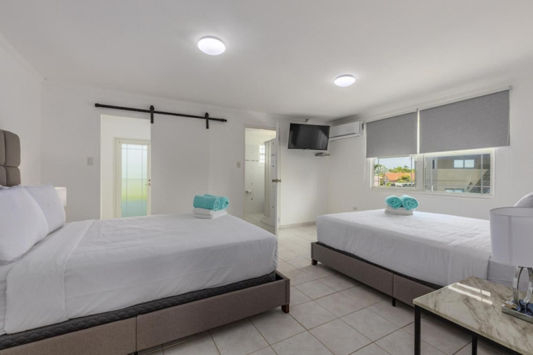 4BR 4BA Villa w Private Pool Eagle Palm Beach
