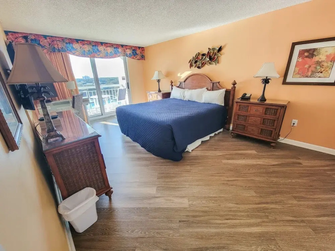 904 South Hampton 2 Bedroom Condo