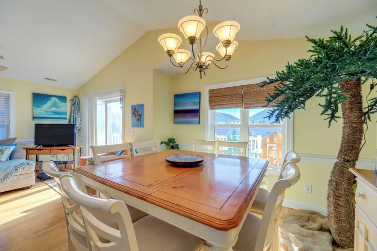 2 Blocks to Shore: Atlantic Beach Home w/ Views!
