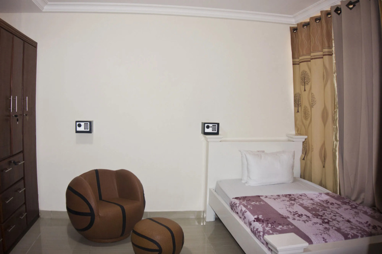 At Home Boutique Hostel and Suite