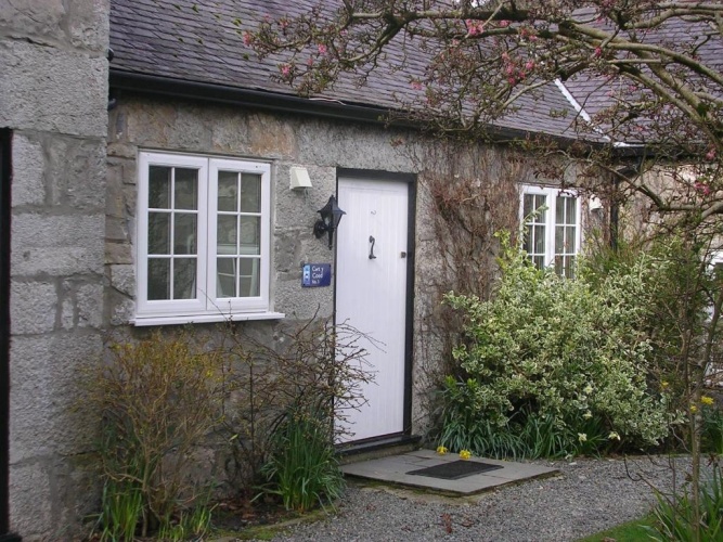 2 Bedrooms Cottage