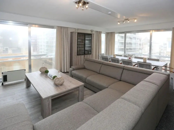Spacious Coastal Retreat