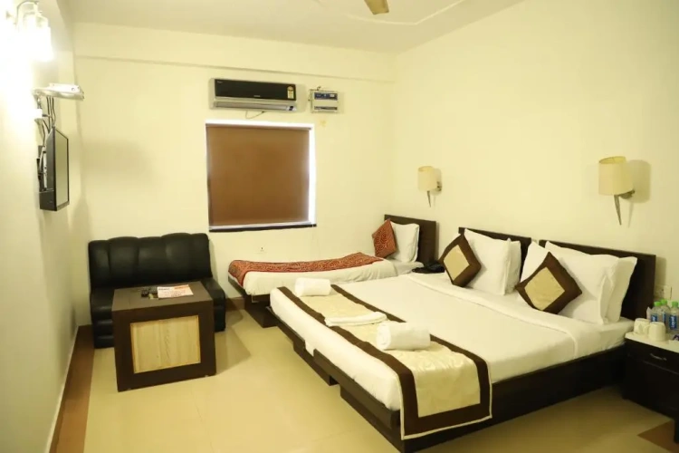 Standard Triple room