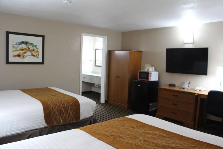 Westbridge Inn and Suites