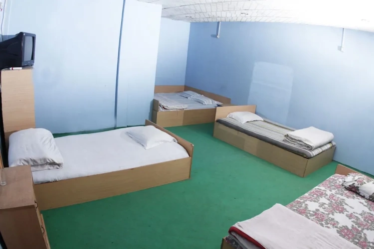 Standard Triple room