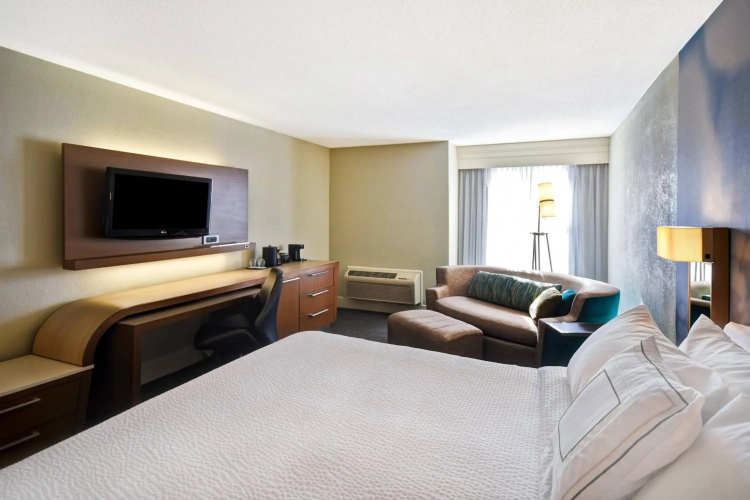 Courtyard By Marriott Cape Cod Hyannis