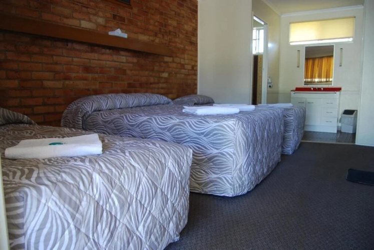 Avocado Motor Inn