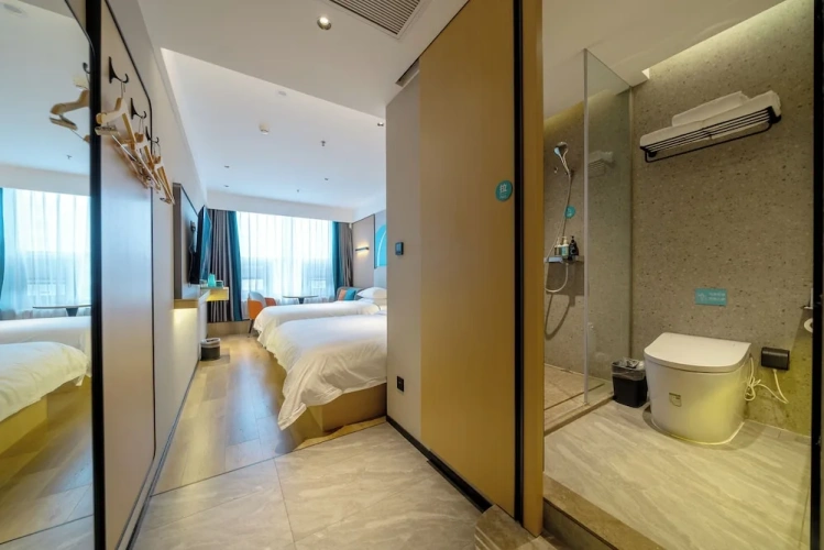 Superior Triple room with city view