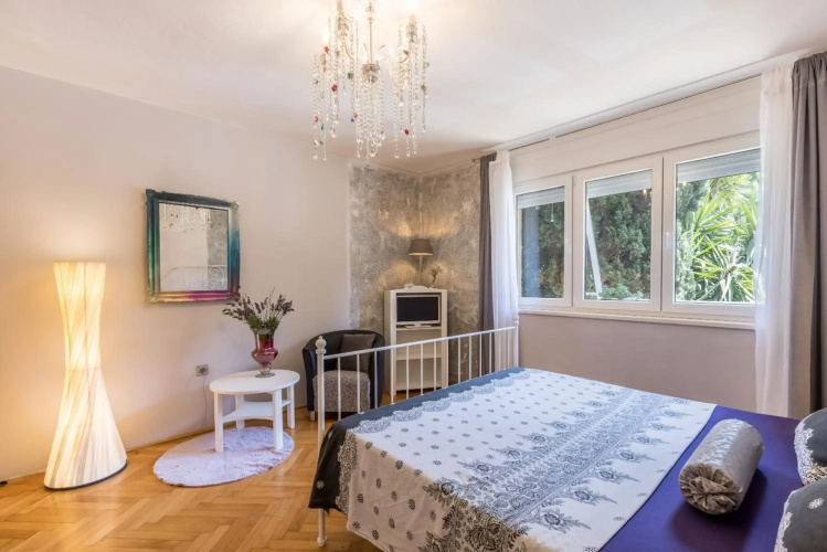 Artistic chill art apartment 2+2.Centar of Split.