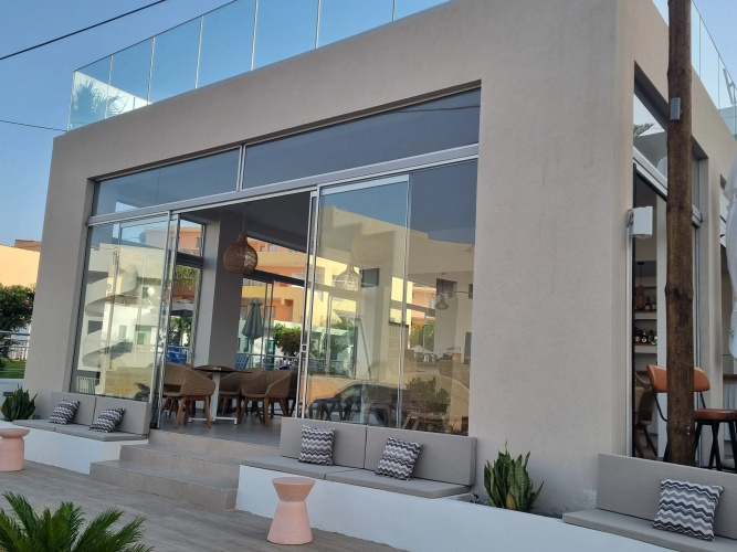 Leonidas Studios & Apartments