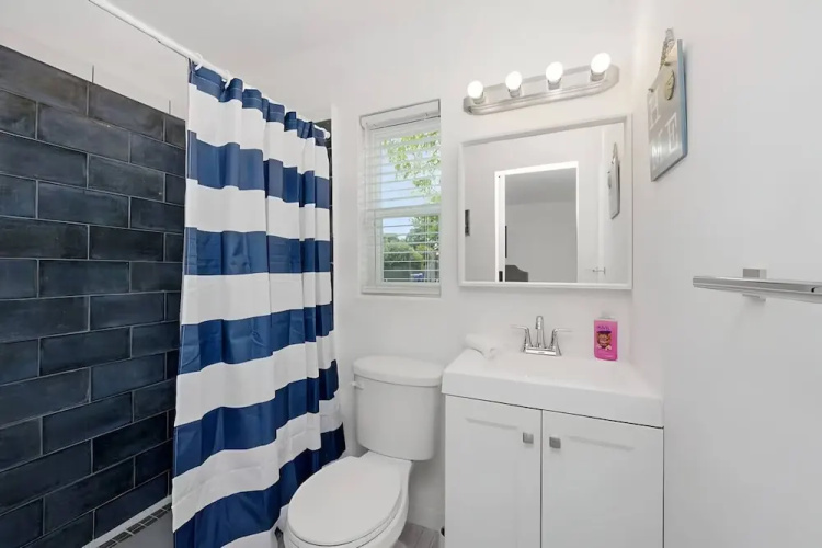 Luna Beach House in Hollywood