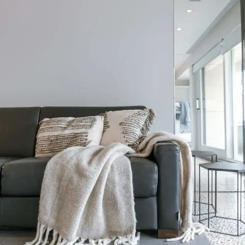 Modern Apartment in Centre With Parking