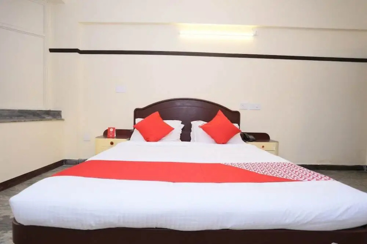 Hotel Rvee's Regency by OYO Rooms