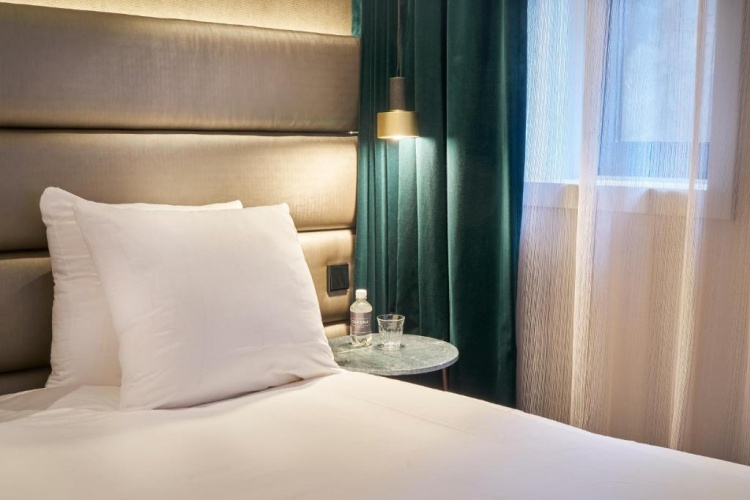 Comfort room with city view