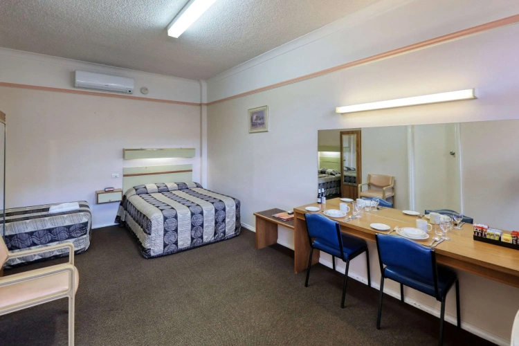Standard Triple room