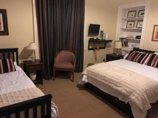 Standard Triple room