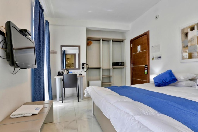 Deluxe Double room with partial sea view