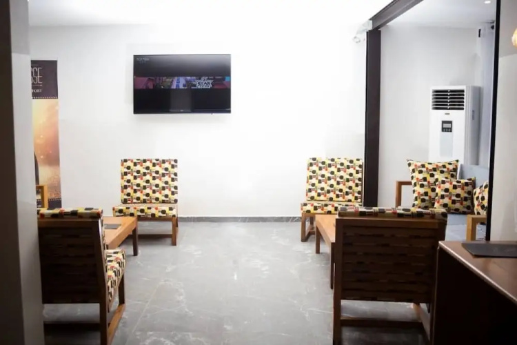 Elogia Hotel