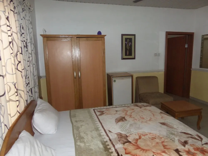 Bakis Continental Hotel