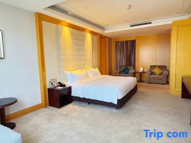 Deluxe Triple Suite