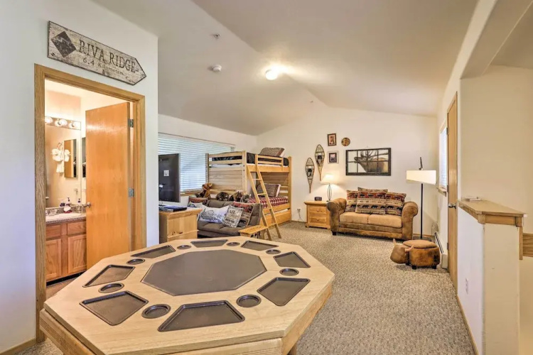 10 Mi to Keystone Slopes: Mtn-view Condo!