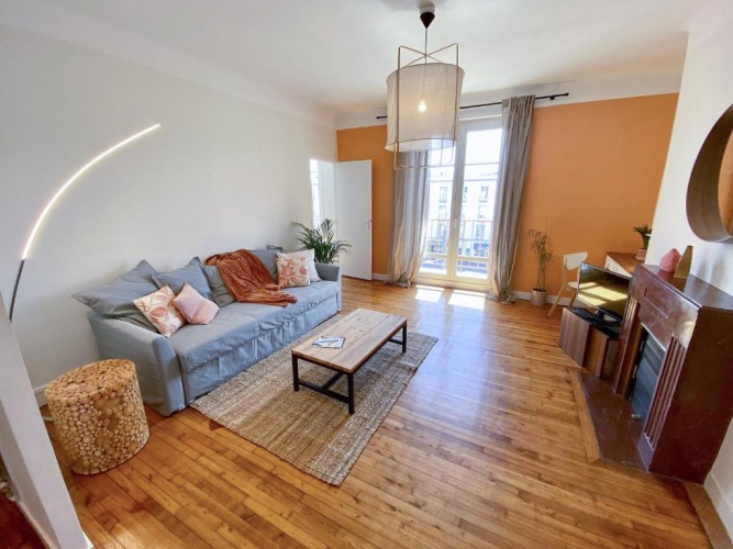 2 Bedrooms Apartment