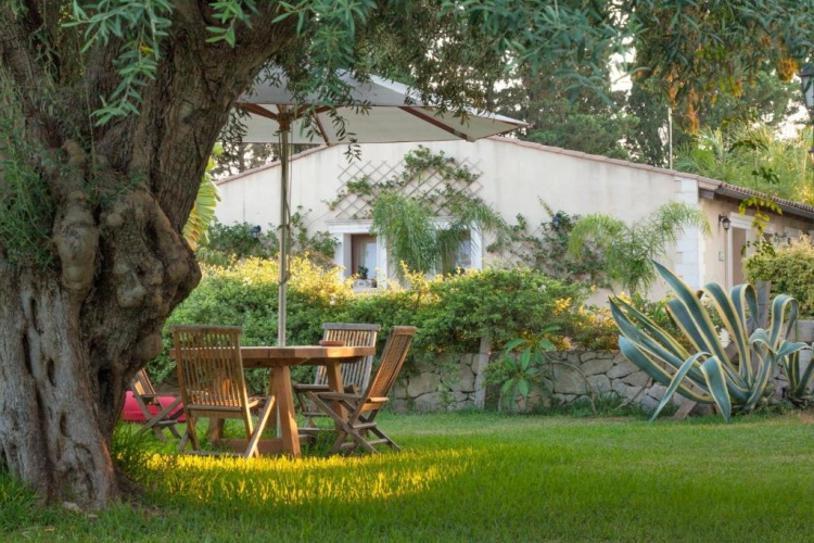 Standard Double room with garden view